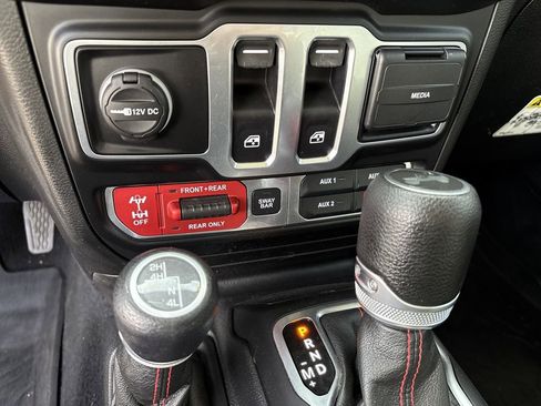 Used 2020 Jeep Wrangler Rubicon w/ Steel Bumper Group image 22