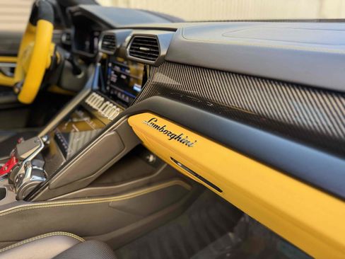 Used 2021 Lamborghini Urus image 39
