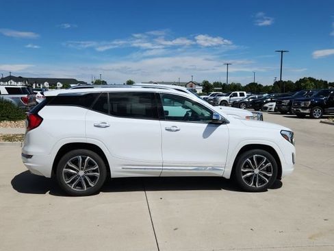 Used 2019 GMC Terrain Denali w/ Advanced Safety Package AWD/4WD image 2