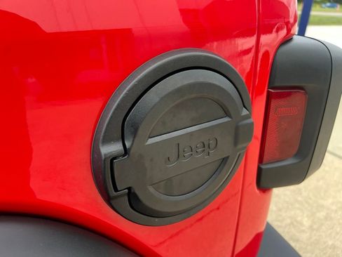 Used 2022 Jeep Wrangler Sport image 21