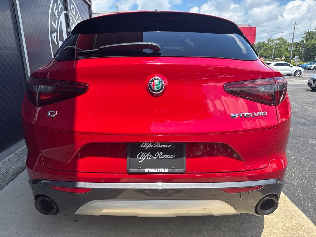 Used 2023 Alfa Romeo Stelvio Ti AWD/4WD image 10