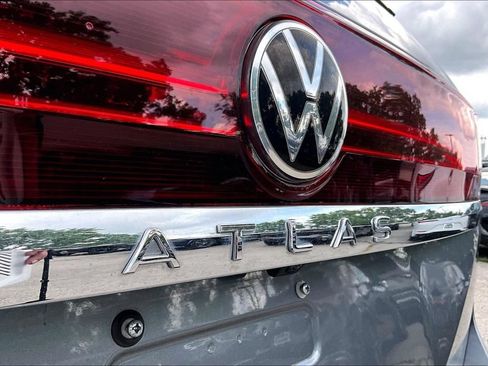 Used 2025 Volkswagen Atlas SE FWD image 40