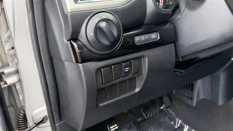 Used 2017 Nissan Titan SV AWD/4WD image 27