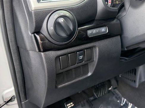 Used 2017 Nissan Titan SV AWD/4WD image 27