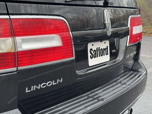 Used 2010 Lincoln Navigator Base image 11
