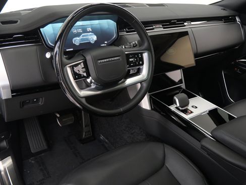 Used 2025 Land Rover Range Rover SE AWD/4WD image 13