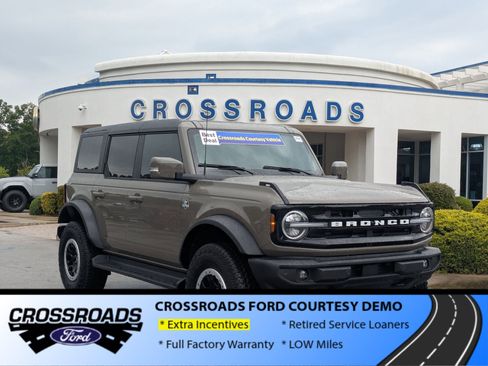New 2025 Ford Bronco Outer Banks w/ Sasquatch Package AWD/4WD image 1