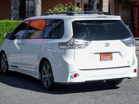 Used 2016 Toyota Sienna SE image 6