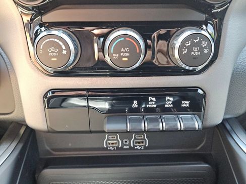 New 2026 RAM 1500 Express AWD/4WD image 19