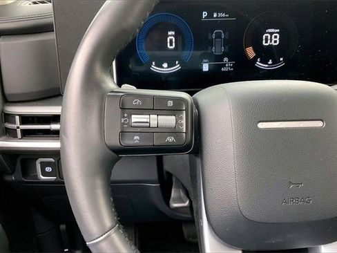 Certified 2025 Hyundai Santa Fe SE image 22