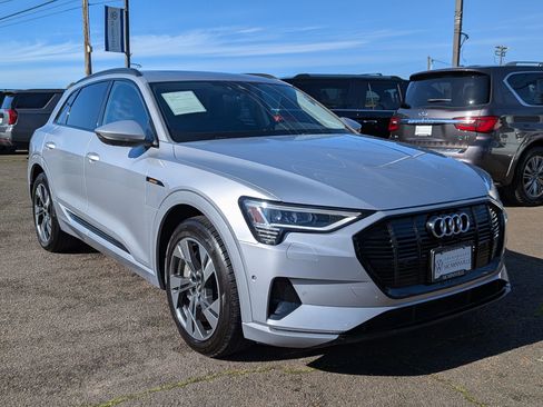 Used 2022 Audi e-tron Premium w/ Convenience Plus Package image 8