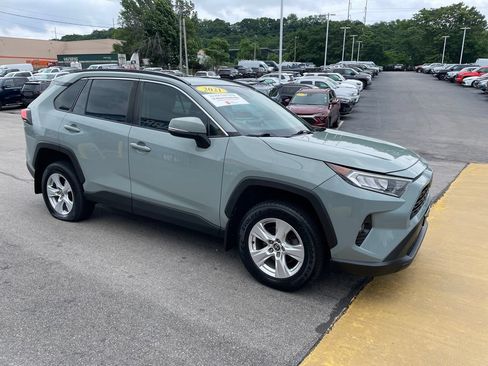 Used 2021 Toyota RAV4 XLE w/ Convenience Package AWD/4WD image 6