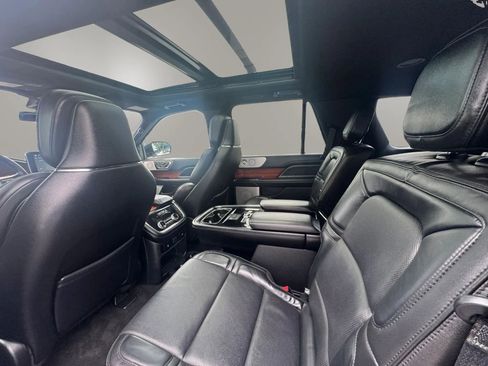Used 2018 Lincoln Navigator Reserve w/ Technology Package AWD/4WD image 12