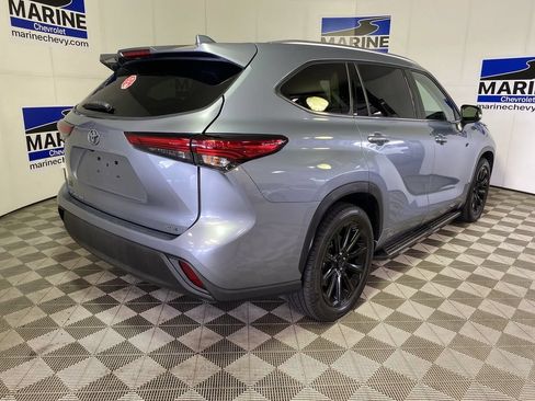 Used 2021 Toyota Highlander XLE FWD image 13