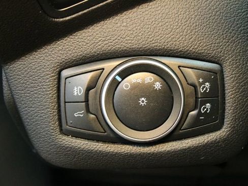 Used 2018 Ford Escape SE image 19