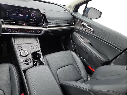 Used 2025 Kia Sportage EX image 12