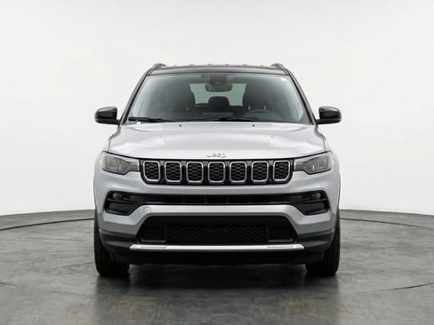 Used 2025 Jeep Compass Limited AWD/4WD image 2