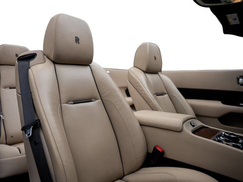 Used 2016 Rolls-Royce Dawn RWD image 35