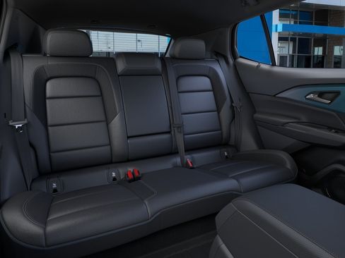 Used 2026 Chevrolet Equinox EV LT w/ LPO, Blackout Package FWD image 36