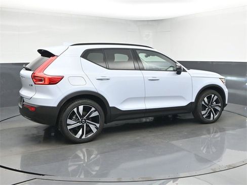 Used 2024 Volvo XC40 B5 Ultimate w/ Protection Package Premier image 4
