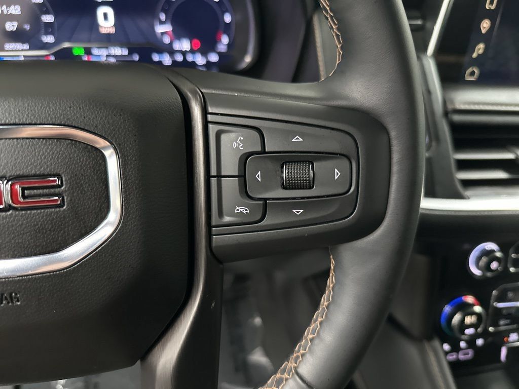 Used 2024 GMC Yukon AT4 w/ Technology Package AWD/4WD image 18
