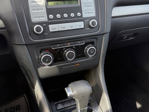 Used 2010 Volkswagen Golf 4-Door image 21