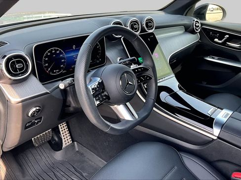 Used 2025 Mercedes-Benz GLC 300 image 18