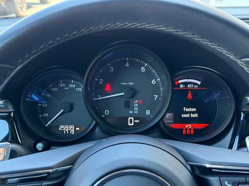 Used 2023 Porsche Macan AWD/4WD image 32