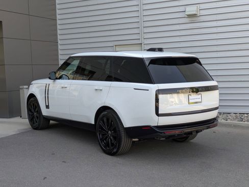 Used 2025 Land Rover Range Rover Long Wheelbase SE AWD/4WD image 3