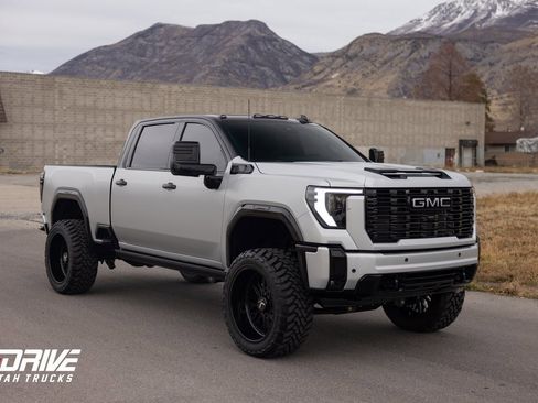 Used 2025 GMC Sierra 3500 Denali Ultimate image 2