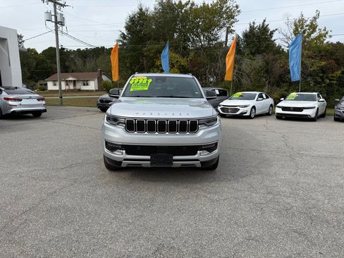 Used 2024 Jeep Wagoneer L Series II w/ Flexible Seating Group image 8