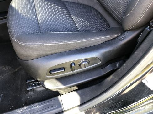 Used 2023 GMC Acadia SLE w/ Driver Convenience Package image 16