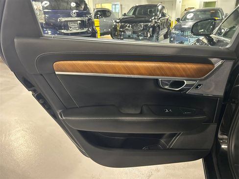 Used 2018 Volvo S90 T8 Inscription w/ Convenience Package image 22