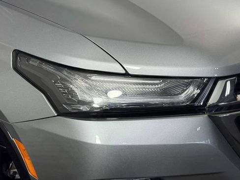Used 2024 Chevrolet Traverse Premier w/ Redline Edition AWD/4WD image 15