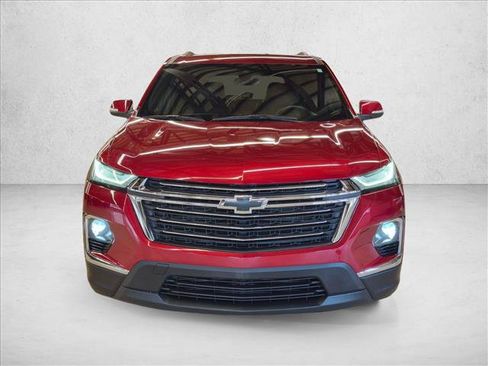 Used 2023 Chevrolet Traverse LT FWD image 2