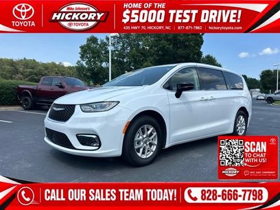 Used 2024 Chrysler Pacifica Touring-L