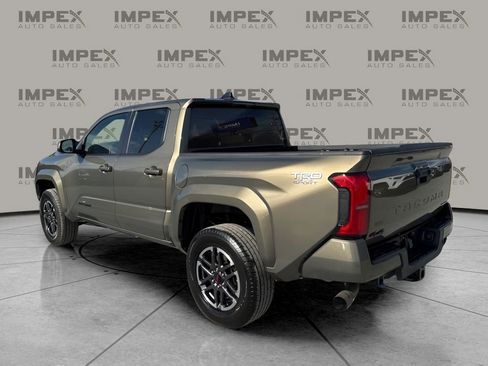 Used 2025 Toyota Tacoma TRD Sport image 3