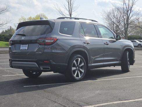 Certified 2025 Honda Pilot Touring image 21