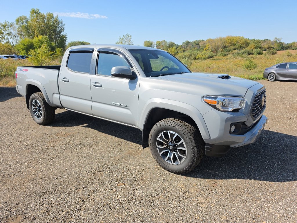 Used 2020 Toyota Tacoma TRD Off-Road AWD/4WD image 3