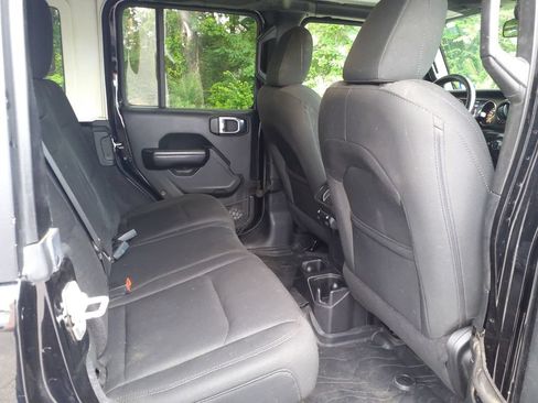 Used 2018 Jeep Wrangler Unlimited Sport S AWD/4WD image 13