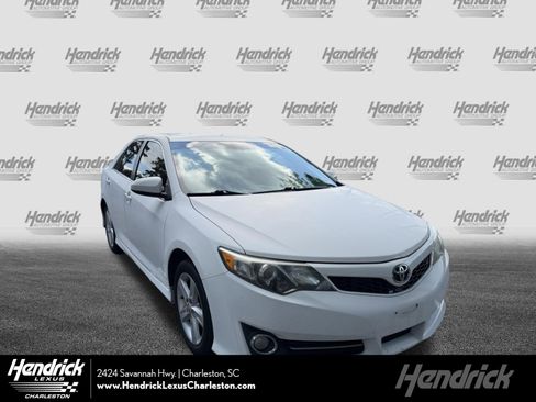 Used 2013 Toyota Camry SE FWD image 1