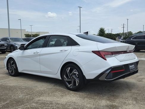 Used 2024 Hyundai Elantra SEL w/ Convenience Package FWD image 7
