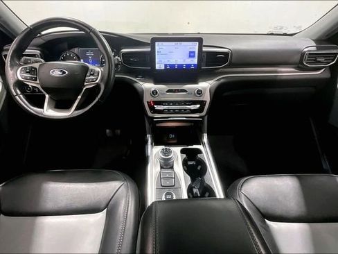 Used 2022 Ford Explorer XLT w/ XLT Sport Appearance Package image 7