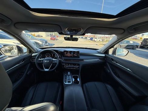 Certified 2025 INFINITI QX60 Luxe image 4