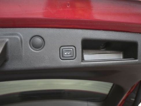 Used 2018 Chevrolet Equinox Premier image 26