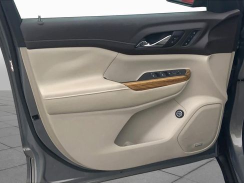 Used 2019 GMC Acadia Denali w/ Technology Package FWD image 21