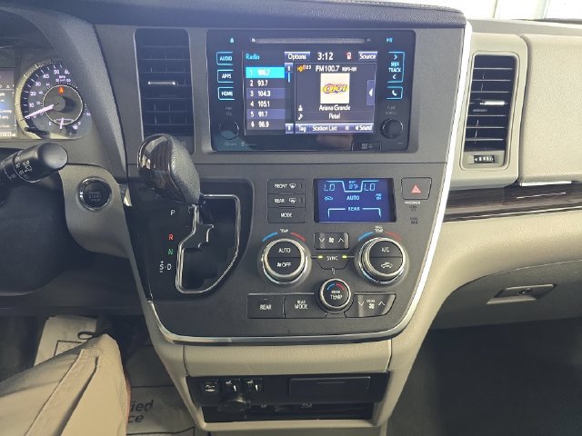 Used 2015 Toyota Sienna XLE Premium FWD image 17