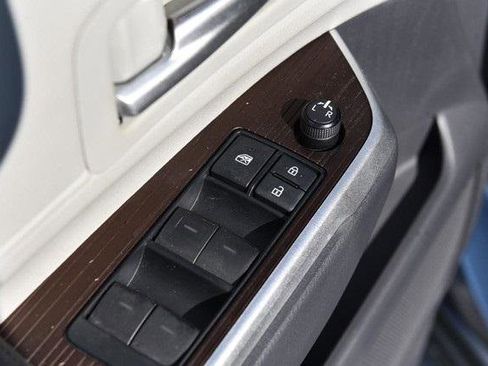 Used 2021 Toyota Sienna XLE w/ XLE Plus Package image 9