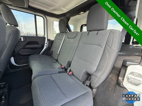 Used 2025 Jeep Wrangler Sahara image 10