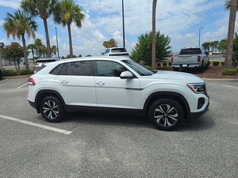New 2026 Volkswagen Atlas Cross Sport SE FWD image 2